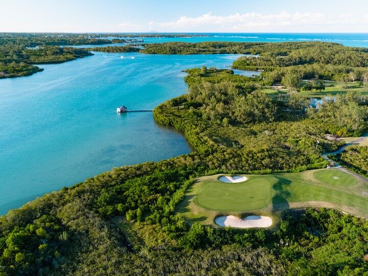 Le Château fairway running toward the Indian Ocean, Bel Ombre